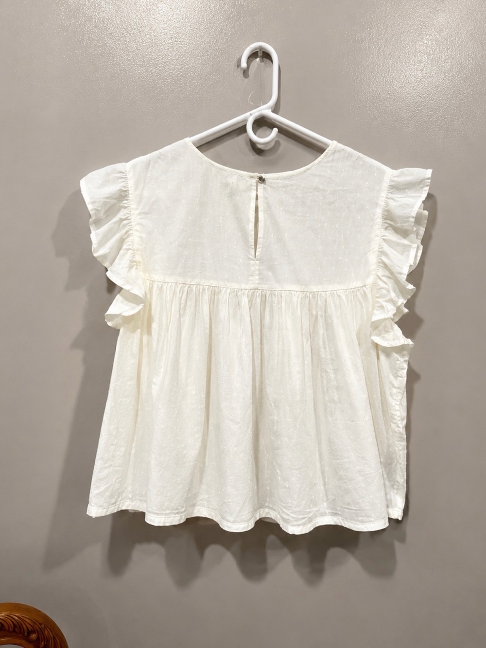 Jessica Simpson Cream Floral Embroidered Ruffle Sleeve Top - Picture 2 of 2